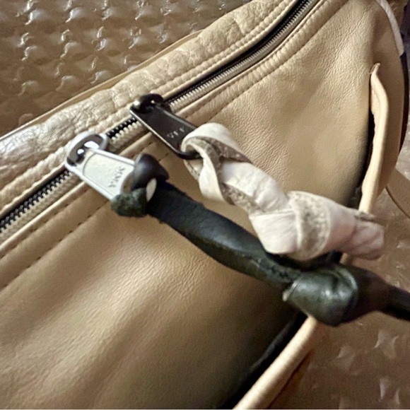 ILZE Heider Hand Crafted Artisan Leather Shoulder Barrel Bag Boho Design - Picture 7 of 16